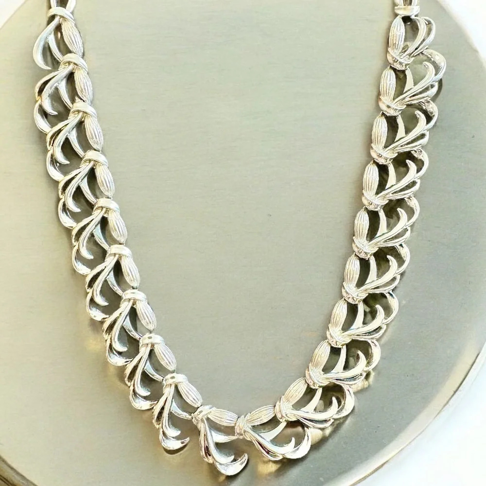 Vintage 1950’s Coro Silver Tone Choker Necklace 17”